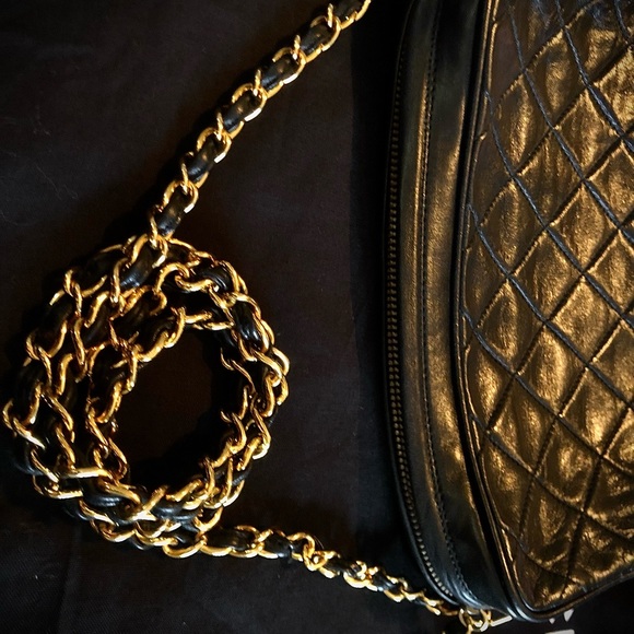 Beautiful Vintage Chanel quilted shoulder bag - Picture 10 of 16